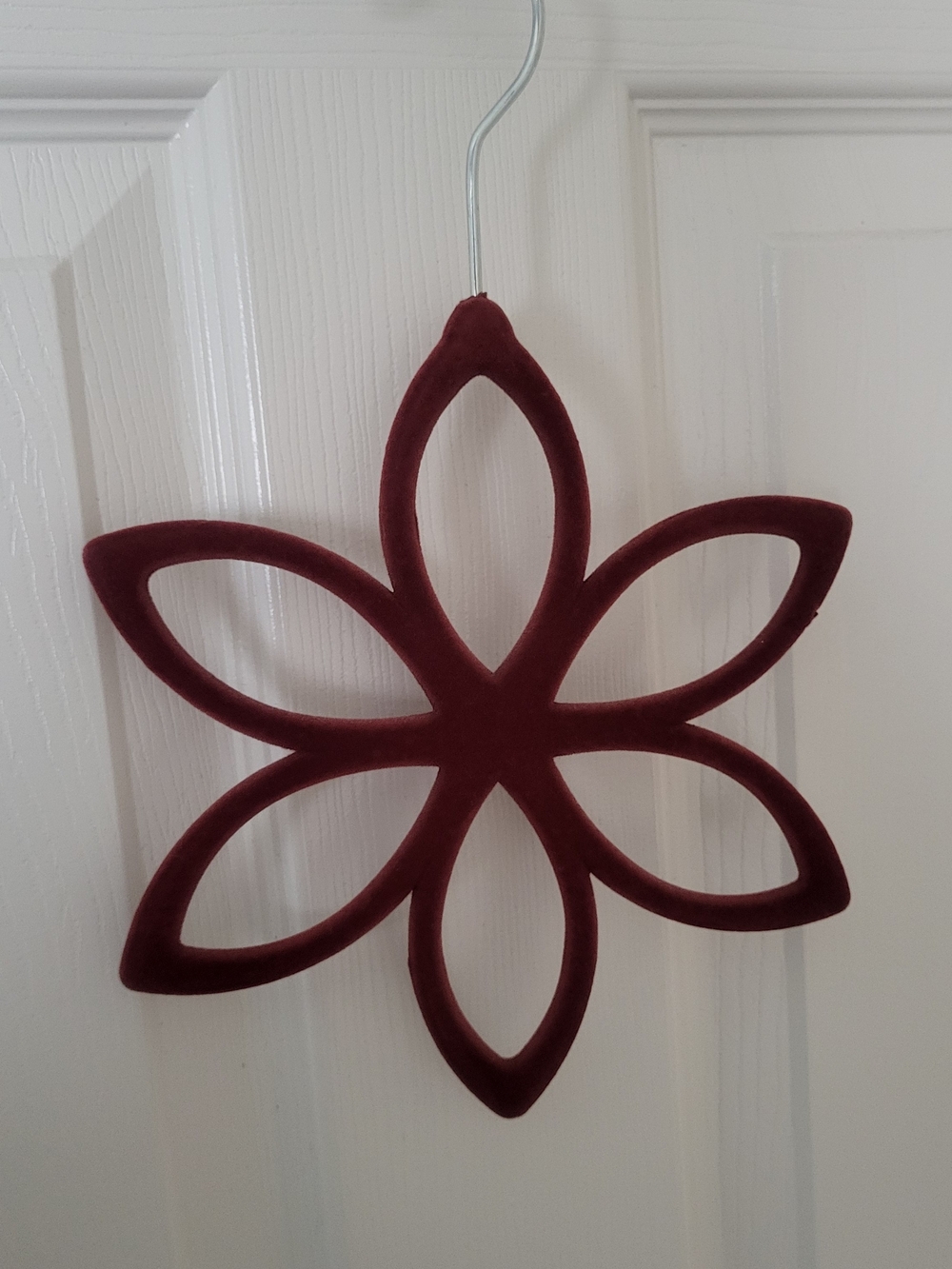 Velvet Flower-Shaped Scarf Hanger - Wine Red